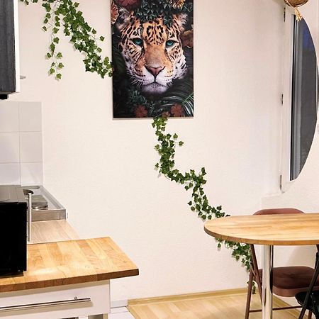 Zentrumnah Inklusive Parkplatz Jungle-Suite By Rentigo - Ruheoase Im Herzen Von Saarbruecken! 외부 사진